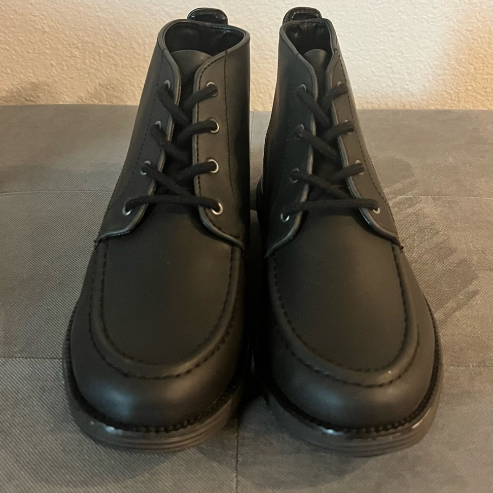 Cole Haan kids Grand MOC Chukka size 3.5 in black